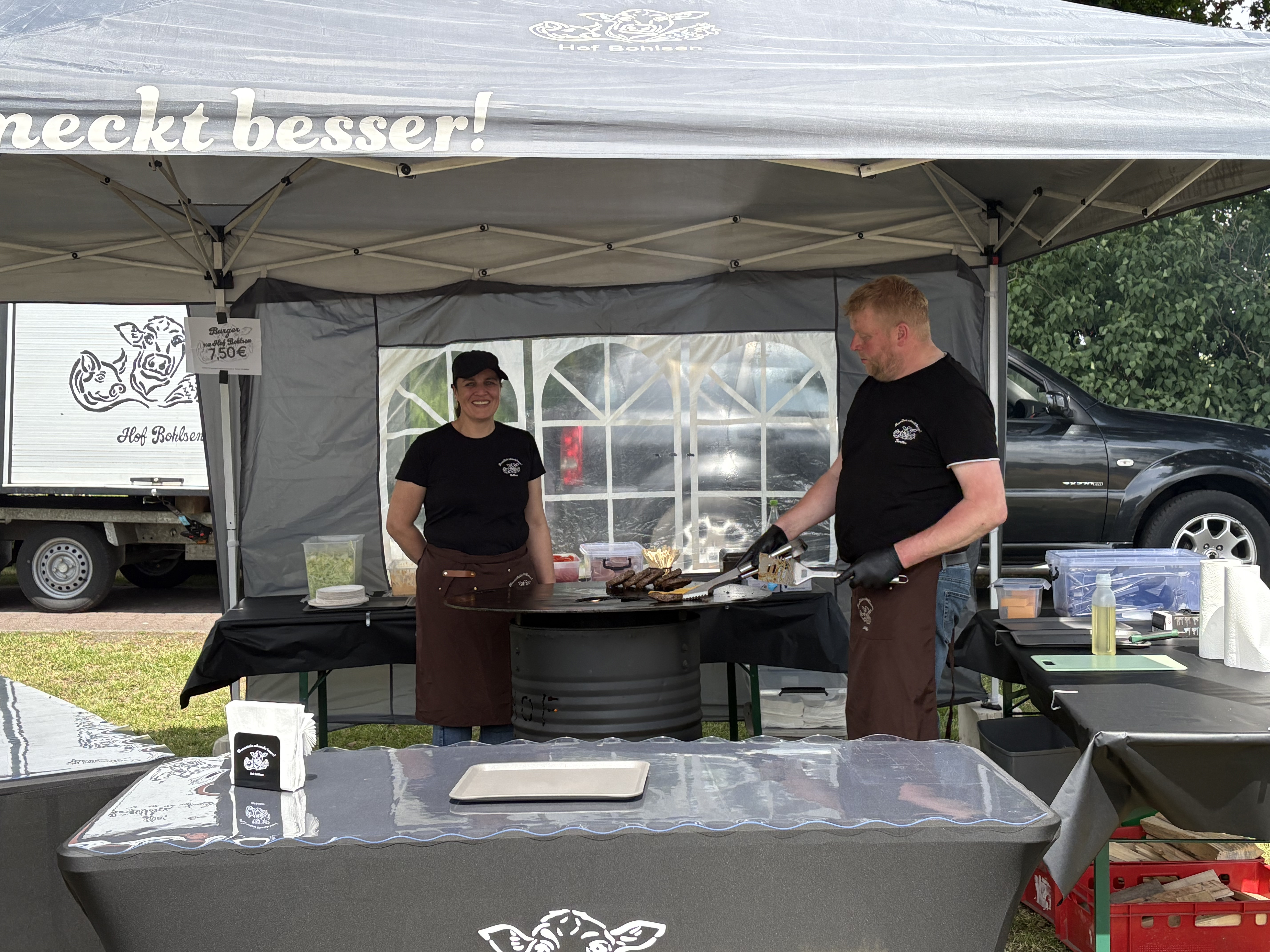 Thorsten und Bettina bei der Arbeit